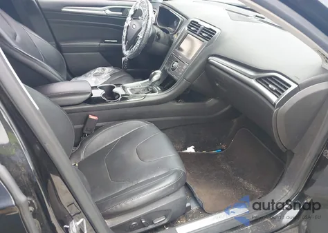 2015 Ford Fusion Hybrid Titanium z USA, uszkodzony, nr VIN 3FA6P0RU0FR218532